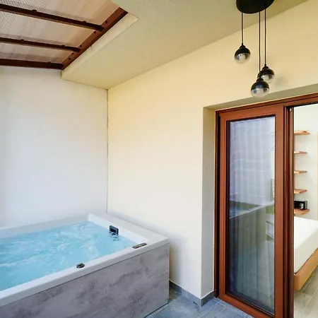 Oikies Doreta Apart Otel Chrysi Ammoudia