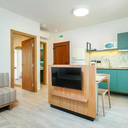 Aparthotel Oikies Doreta 4*