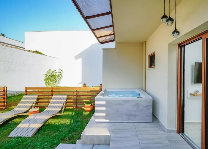 Ξενοδοχείο με διαμερίσματα Oikies Doreta 4*